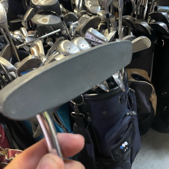 Knight Td1 tour putter in right hand 
Used conditions - Picture 6 of 6